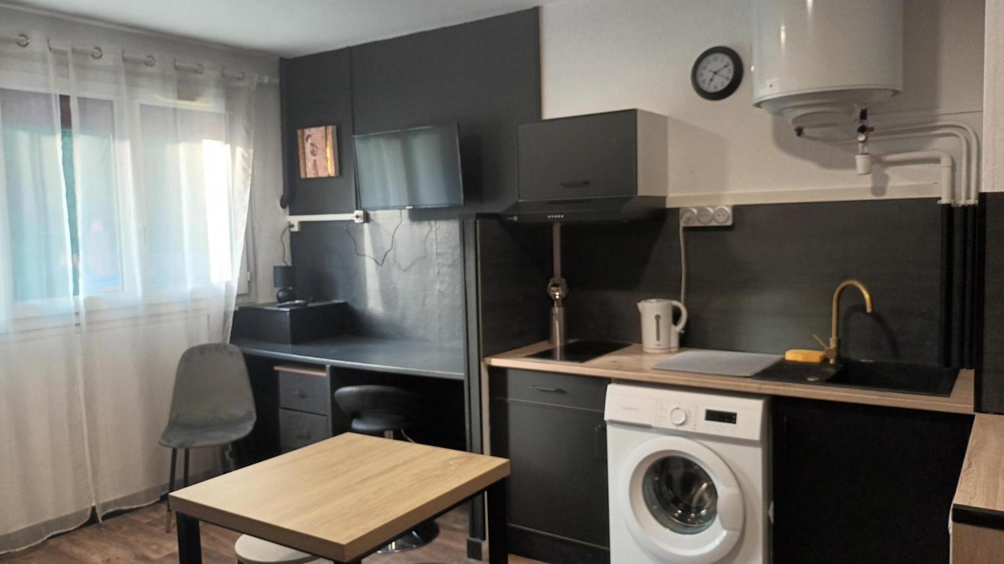 Appartement T1 Proche De Vulcania Pontaumur Exteriér fotografie